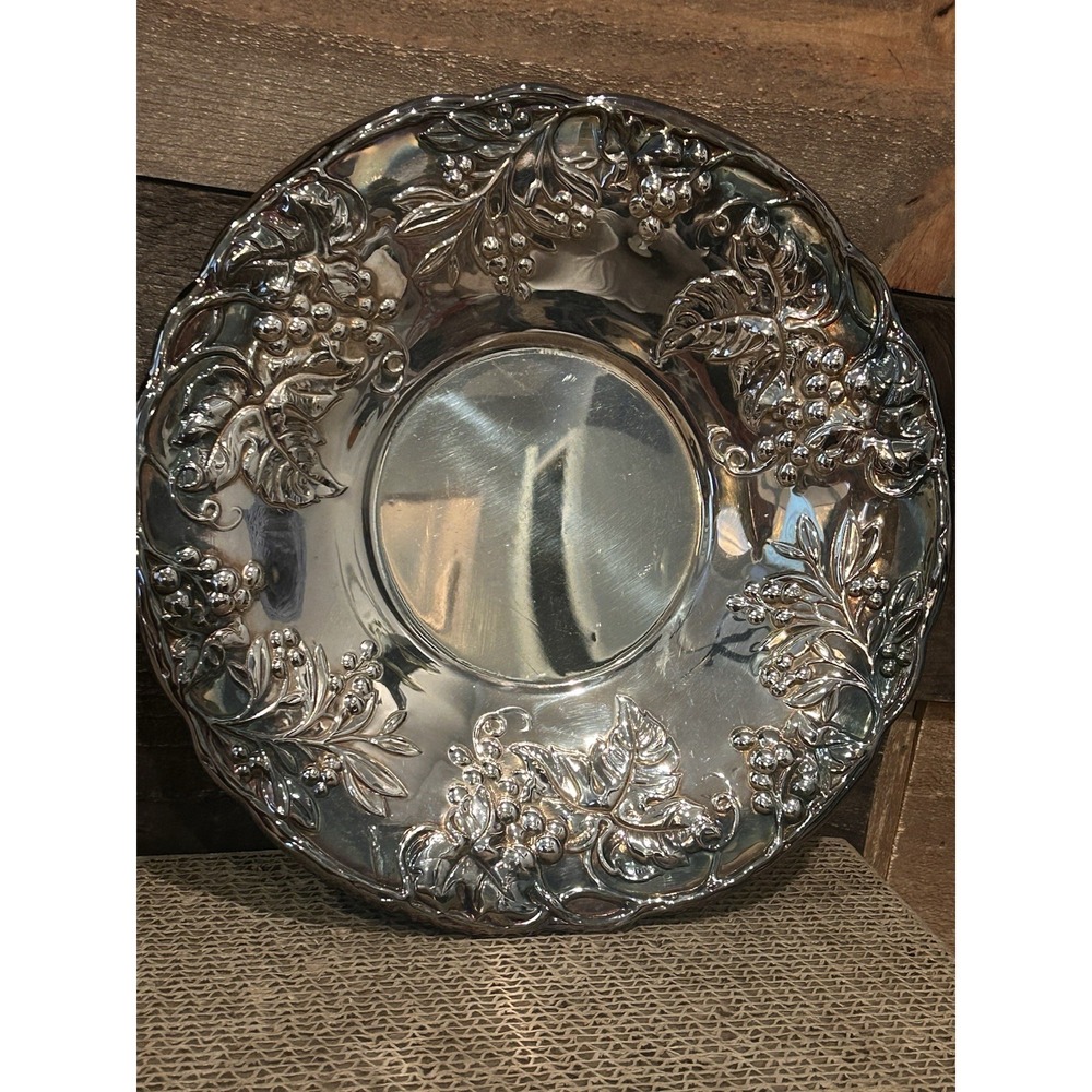 Vintage Pilgrim Silver Plate Plate / Serving‎ Dish Grapevines P665 Patina 10"